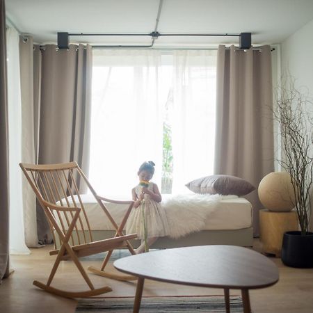 Mini-Me Hubs, Charm Suites & Pool In Old City Чиангмай Екстериор снимка