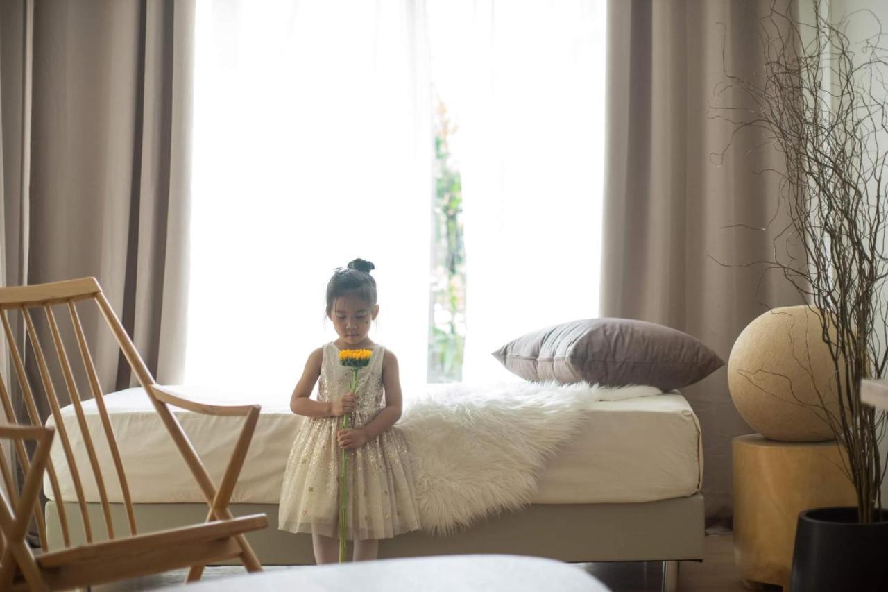 Mini-Me Hubs, Charm Suites & Pool In Old City Чиангмай Екстериор снимка