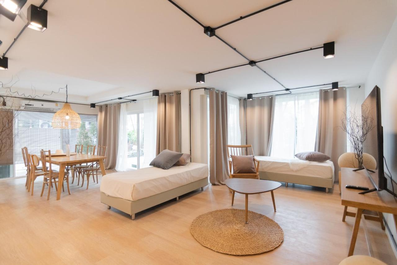 Mini-Me Hubs, Charm Suites & Pool In Old City Чиангмай Екстериор снимка