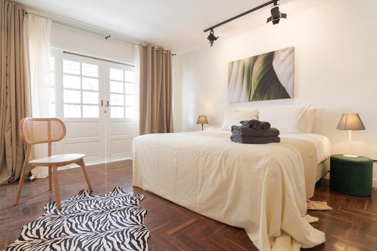 Mini-Me Hubs, Charm Suites & Pool In Old City Чиангмай Екстериор снимка