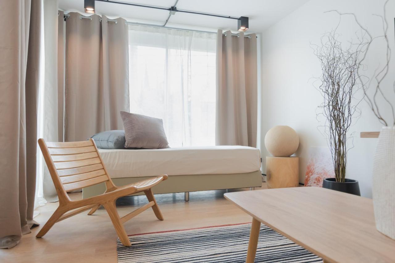 Mini-Me Hubs, Charm Suites & Pool In Old City Чиангмай Екстериор снимка