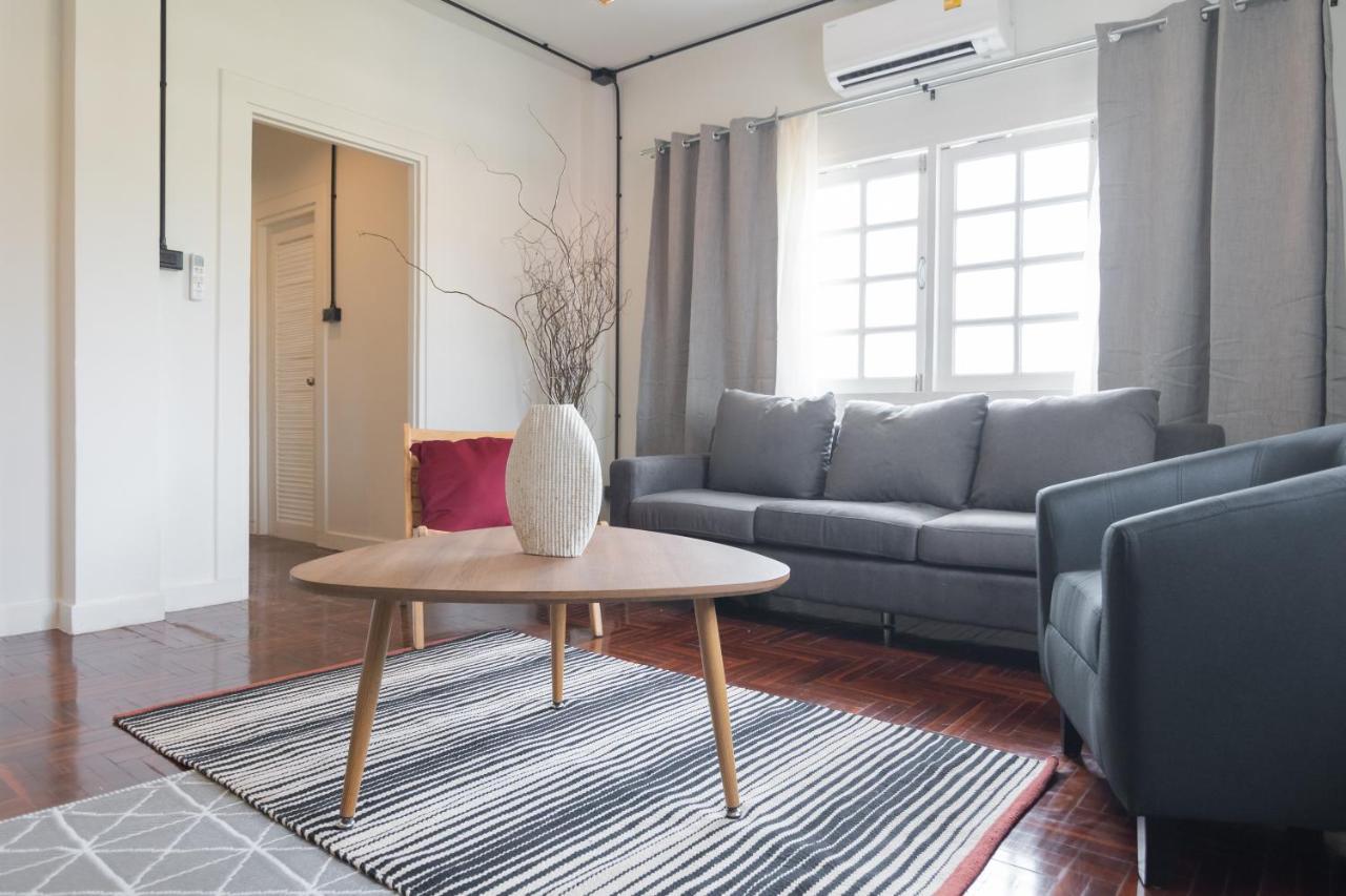 Mini-Me Hubs, Charm Suites & Pool In Old City Чиангмай Екстериор снимка