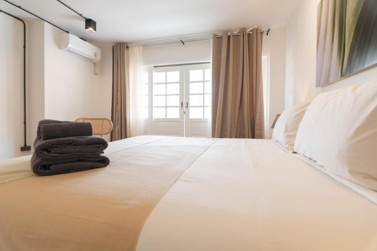 Mini-Me Hubs, Charm Suites & Pool In Old City Чиангмай Екстериор снимка