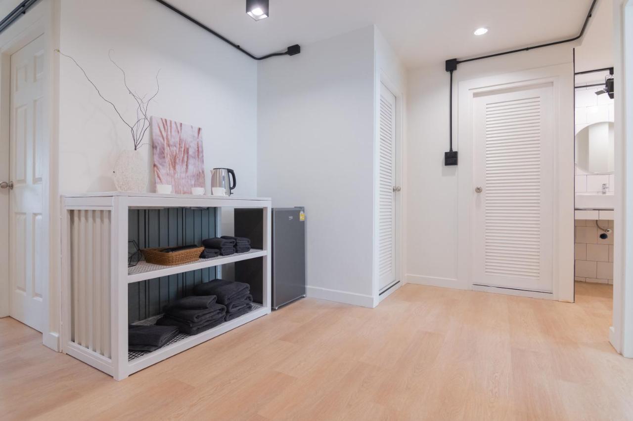Mini-Me Hubs, Charm Suites & Pool In Old City Чиангмай Екстериор снимка