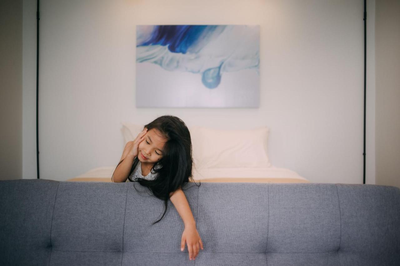 Mini-Me Hubs, Charm Suites & Pool In Old City Чиангмай Екстериор снимка