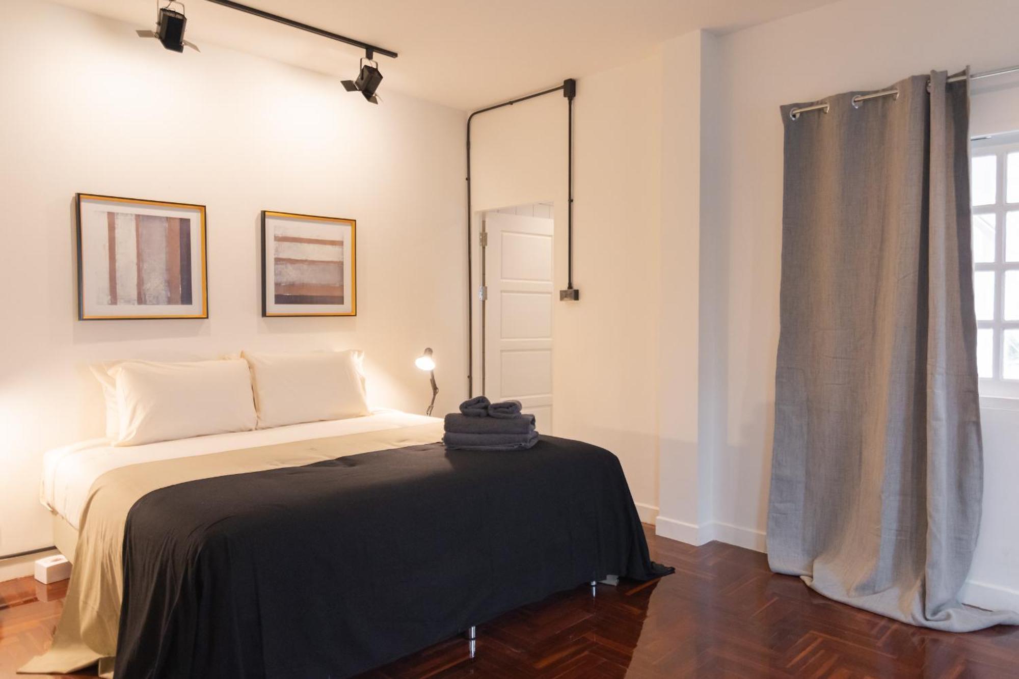 Mini-Me Hubs, Charm Suites & Pool In Old City Чиангмай Екстериор снимка