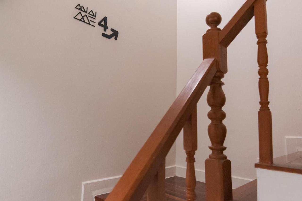 Mini-Me Hubs, Charm Suites & Pool In Old City Чиангмай Екстериор снимка
