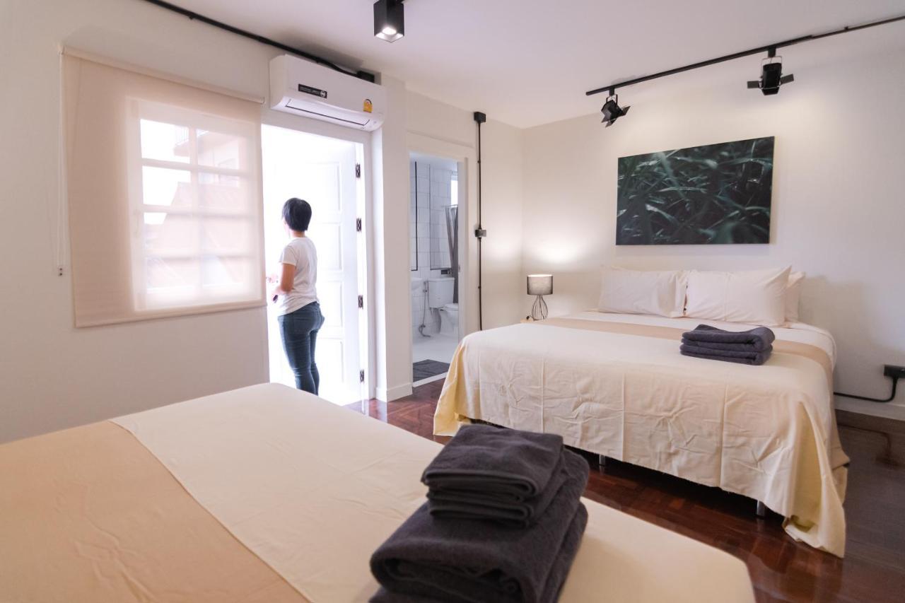 Mini-Me Hubs, Charm Suites & Pool In Old City Чиангмай Екстериор снимка
