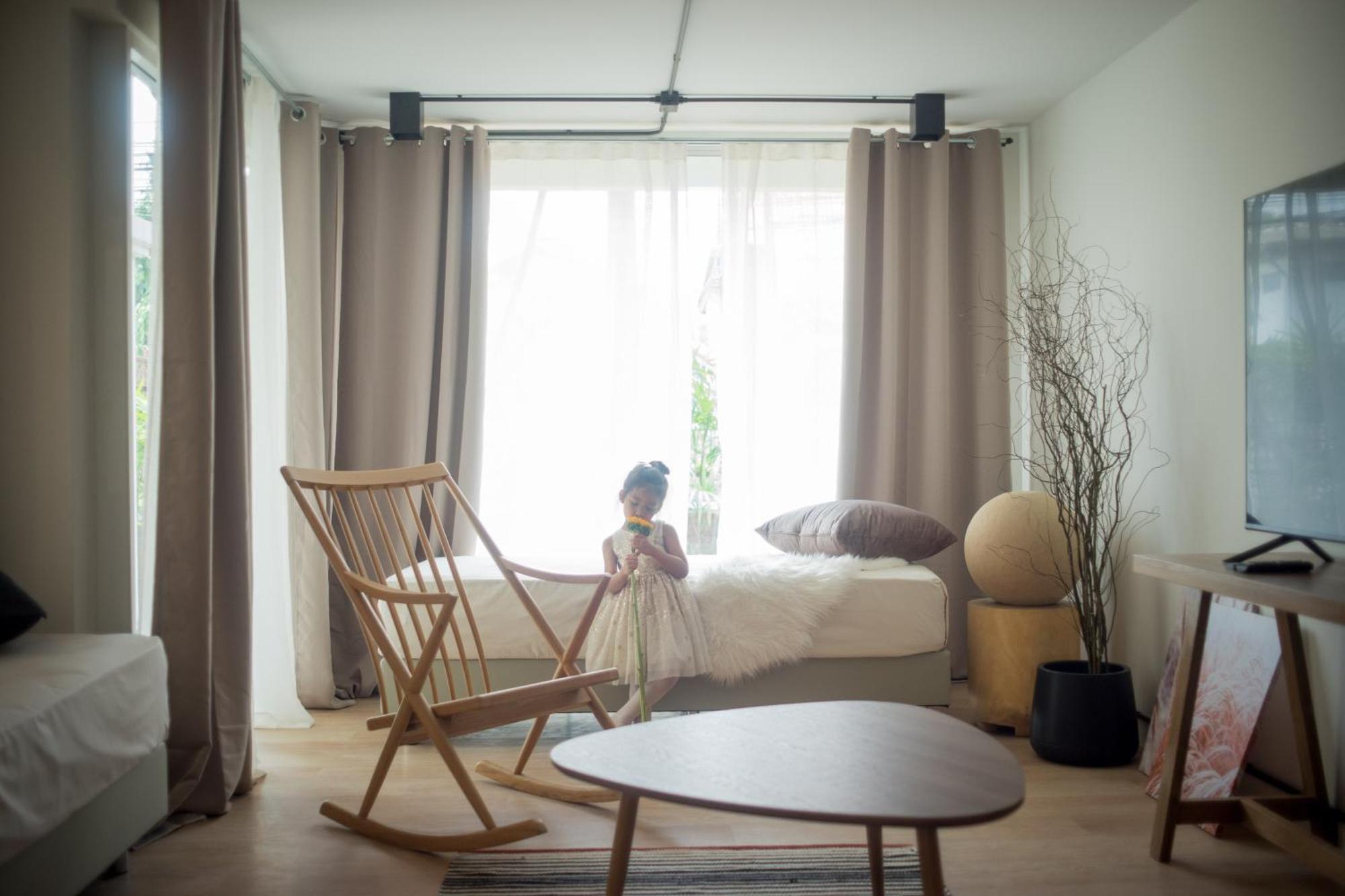 Mini-Me Hubs, Charm Suites & Pool In Old City Чиангмай Екстериор снимка