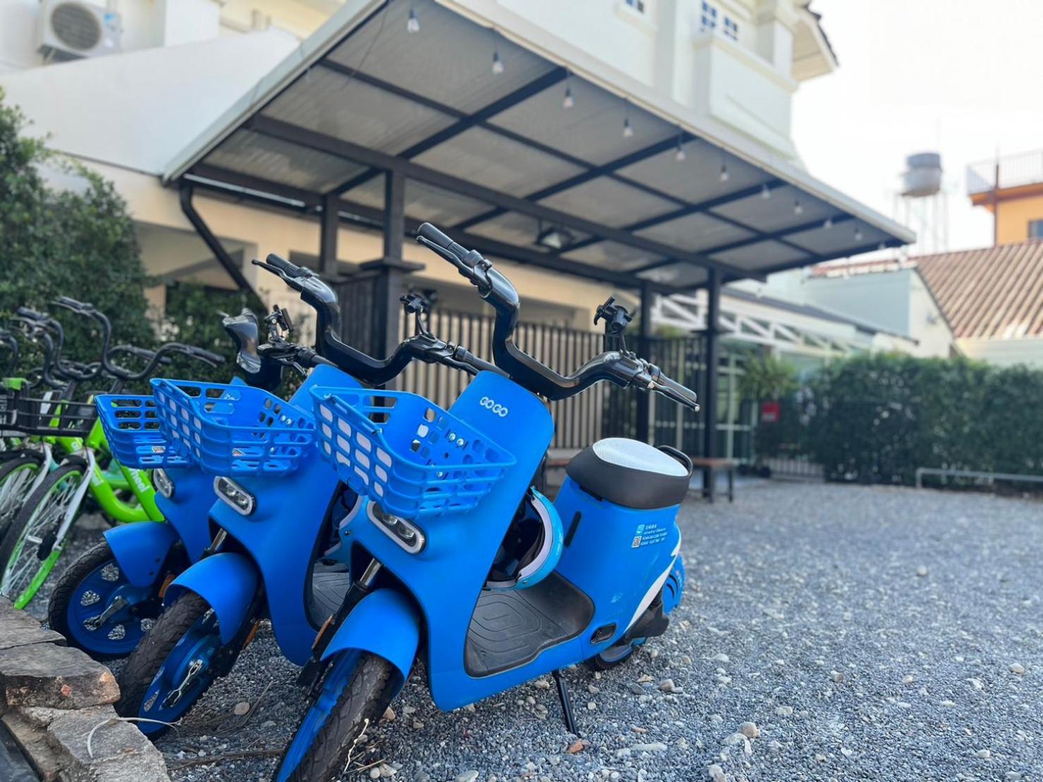 Mini-Me Hubs, Charm Suites & Pool In Old City Чиангмай Екстериор снимка