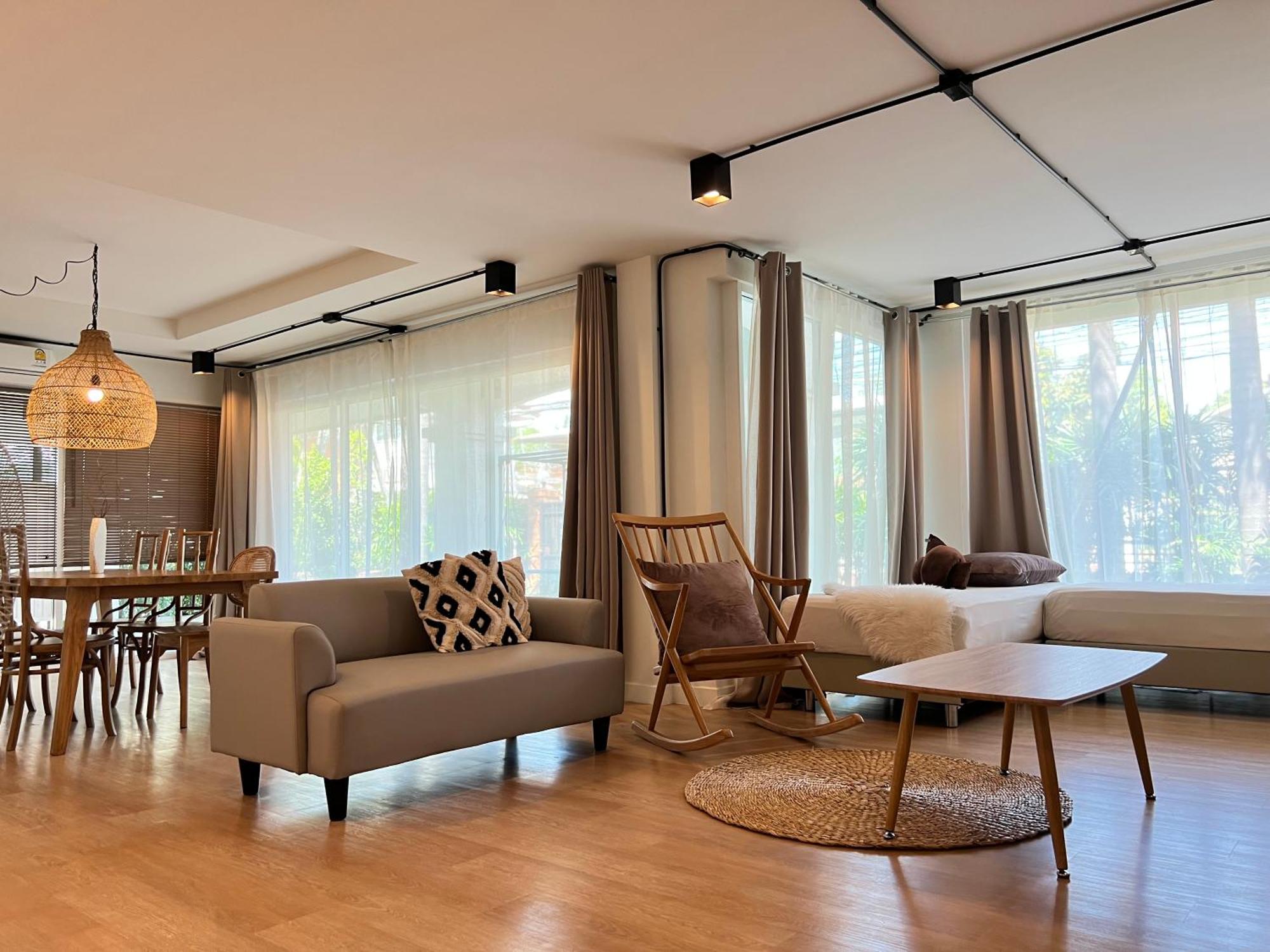 Mini-Me Hubs, Charm Suites & Pool In Old City Чиангмай Екстериор снимка