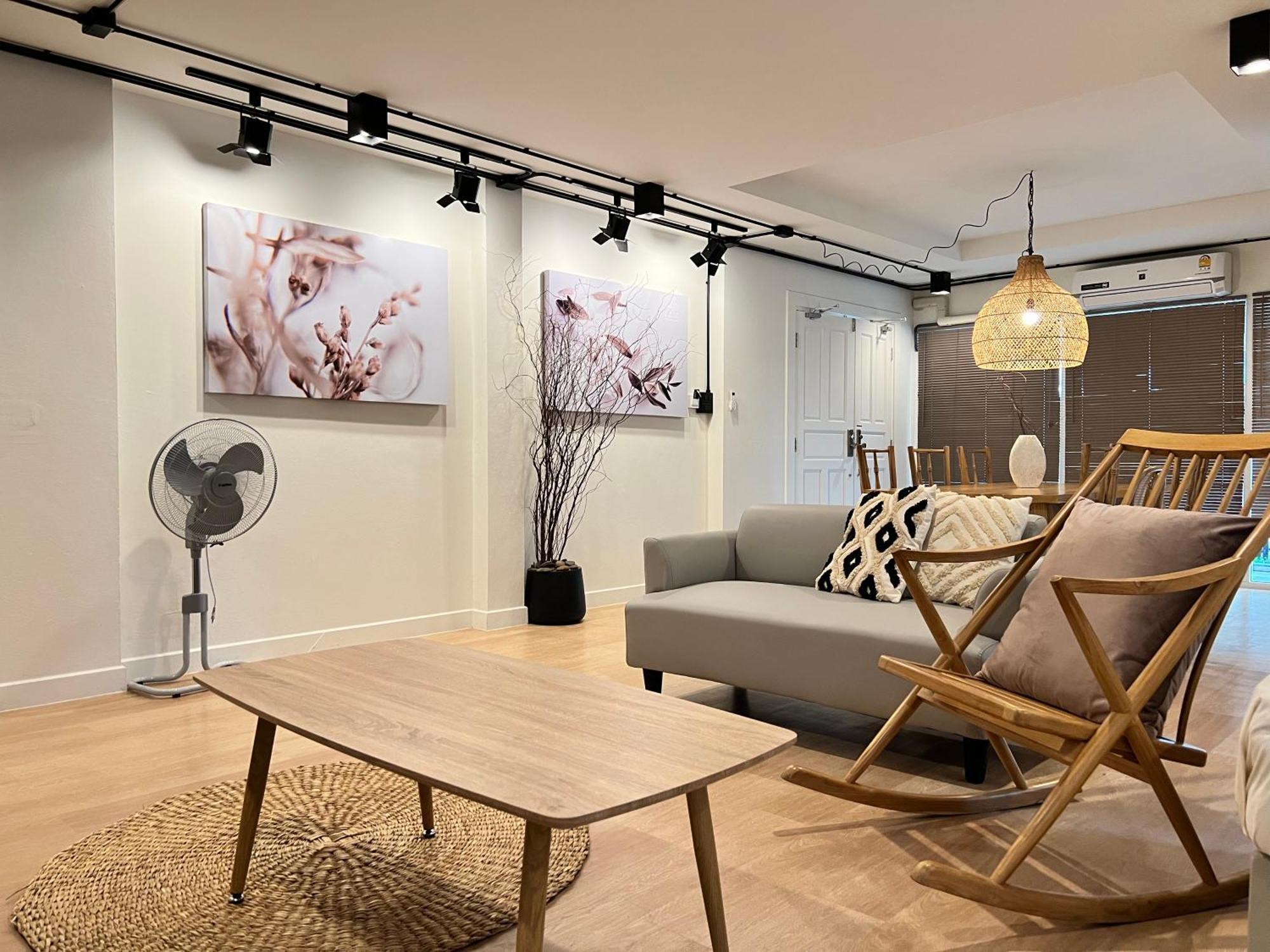 Mini-Me Hubs, Charm Suites & Pool In Old City Чиангмай Екстериор снимка